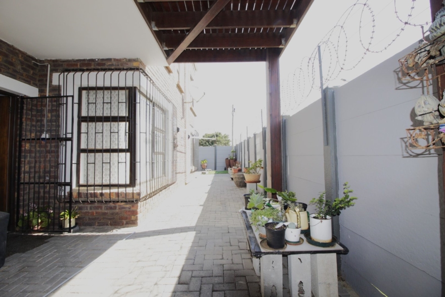  Bedroom Property for Sale in C Place Eastern Cape